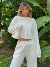 Close-up of elastic waistband and pockets on Mellara rich white pants