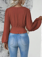 Back view illustrating the rust Balloonique blouse's fit and design.