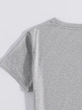Close-up of CaliVista Tee’s shoulder seams and clean stitching on soft gray fabric.