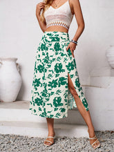Havélyra Bloom Skirt front view in mid green hibiscus print
