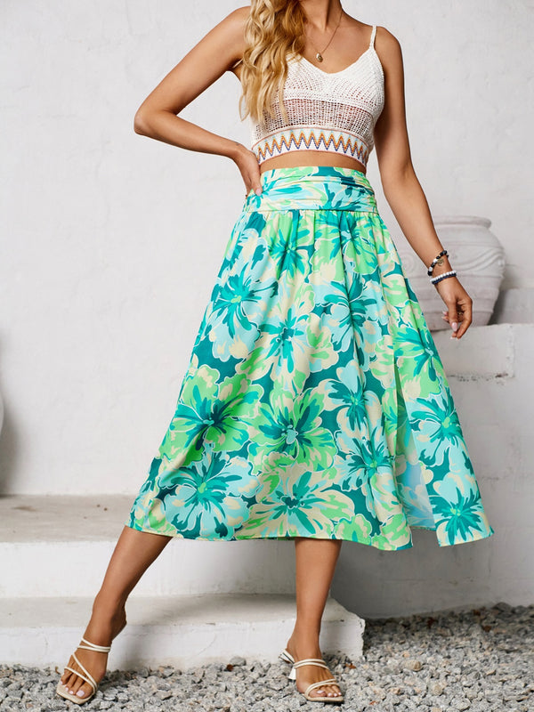 Model hand on hip posing in Havélyra Bloom Skirt multicolor