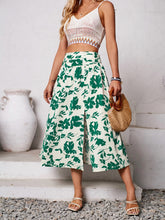 Model posing in Havélyra Bloom Skirt  Mid green