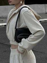 Side view of QeNora Zip & Pocket Set Apricot with shoulder bag at airport