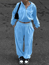 QeNora Zip & Pocket Set pastel blue styled for streetwear look