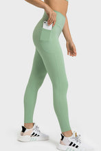 side view phone in pocket on solunexa fit leggings mint