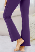 close up of bottom leg hem on army green velapocket pants