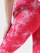 close-up folded leg stretch in veloraform leggings strawberry